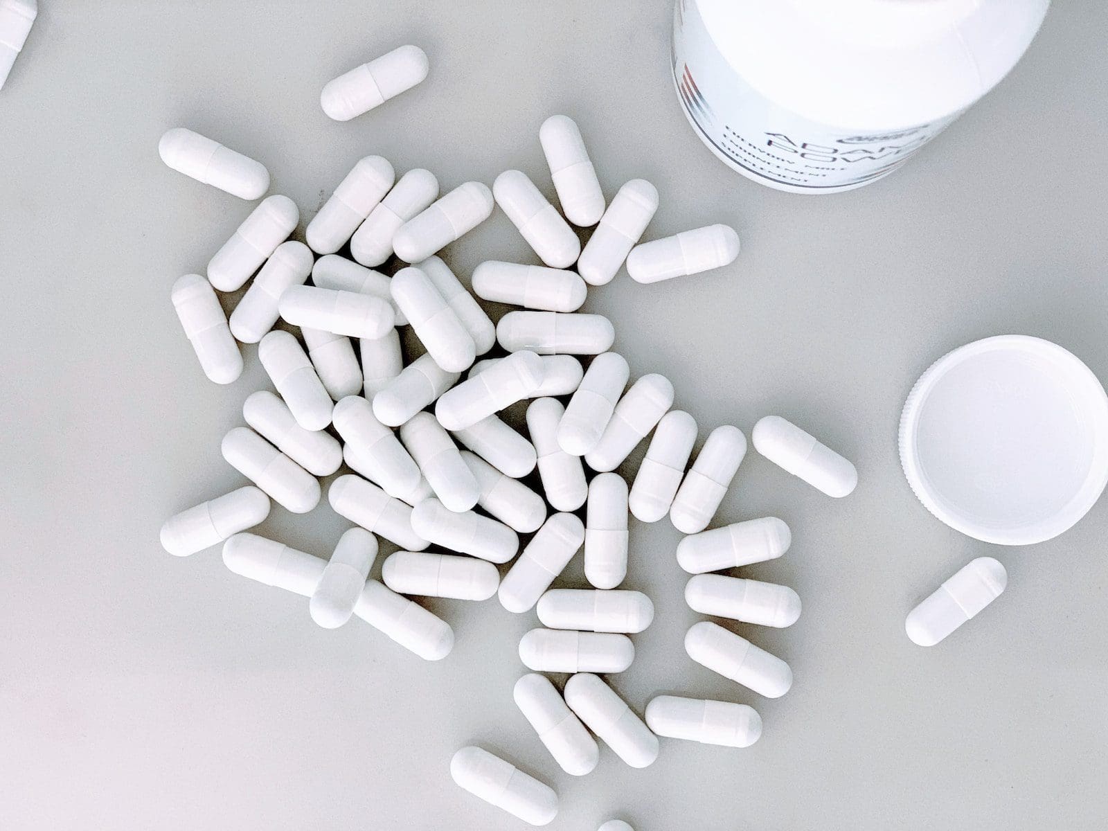 white medication capsules - glutamine